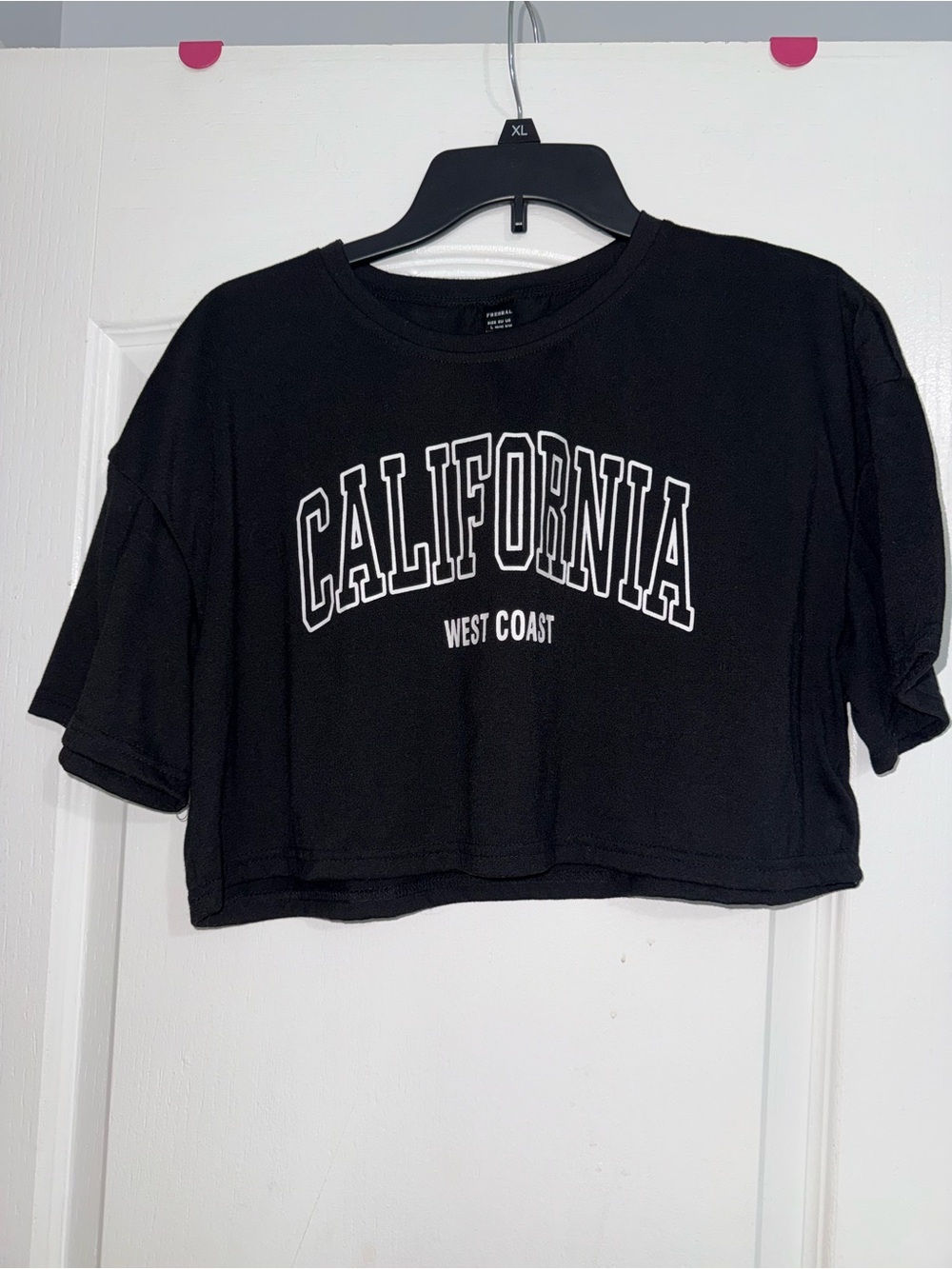 Black "California" Cropped Tee - Casual West Coast Top
